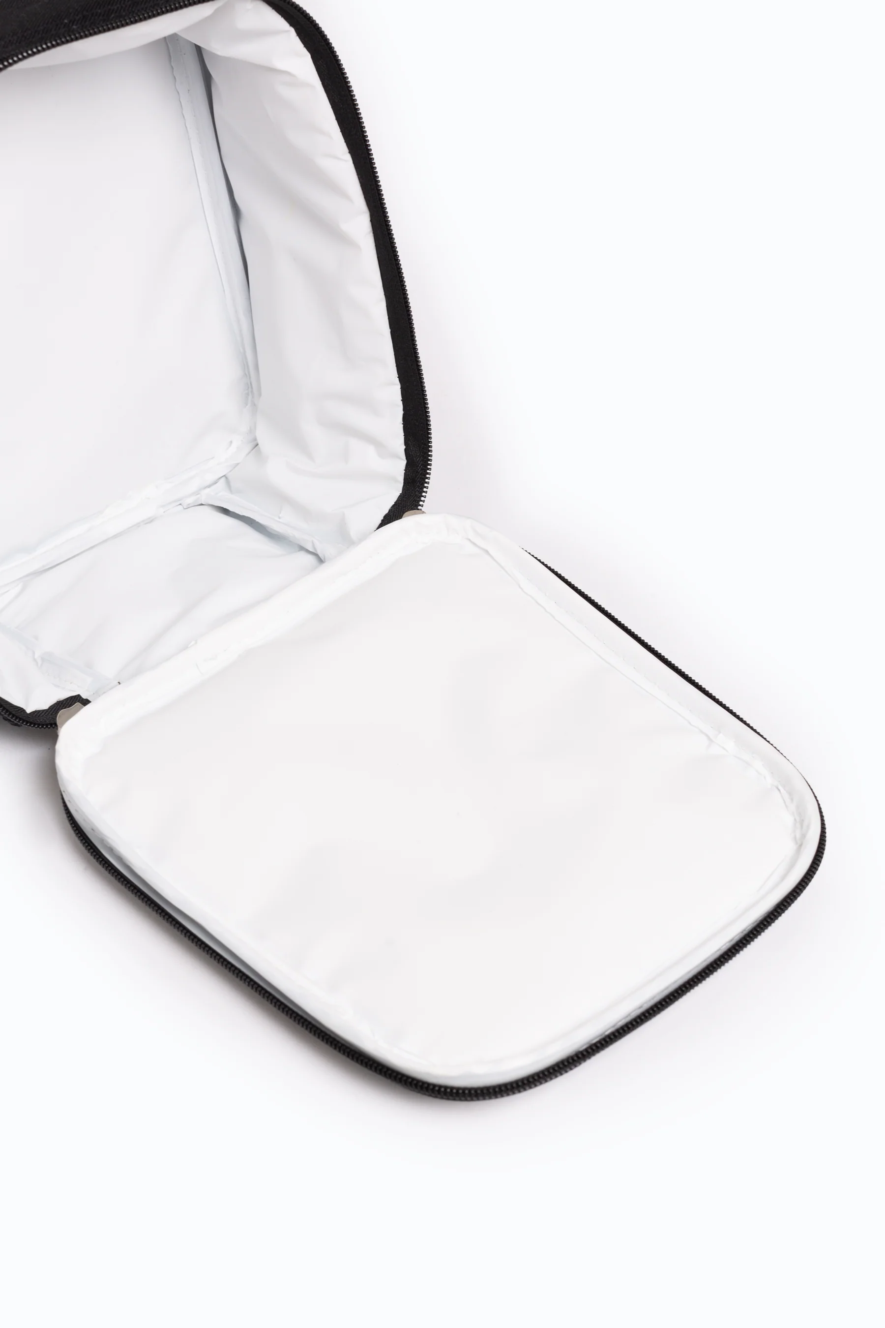 Hype Black Graffiti Heart Lunch Box - Image 9